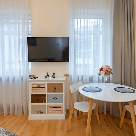 Comfortable Old Town Studio By Polo